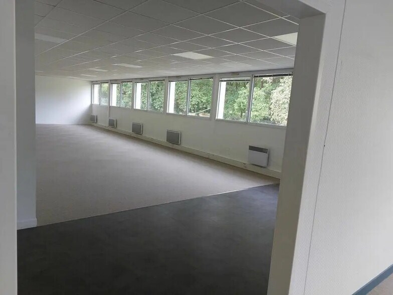 Office in Nantes for lease - Interior Photo - Image 3 of 4
