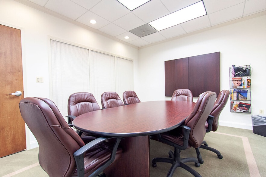 390 Amwell Rd, Hillsborough, NJ for lease - Interior Photo - Image 2 of 14