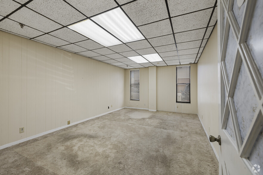 2480 W 82nd St, Hialeah, FL for lease - Interior Photo - Image 3 of 26