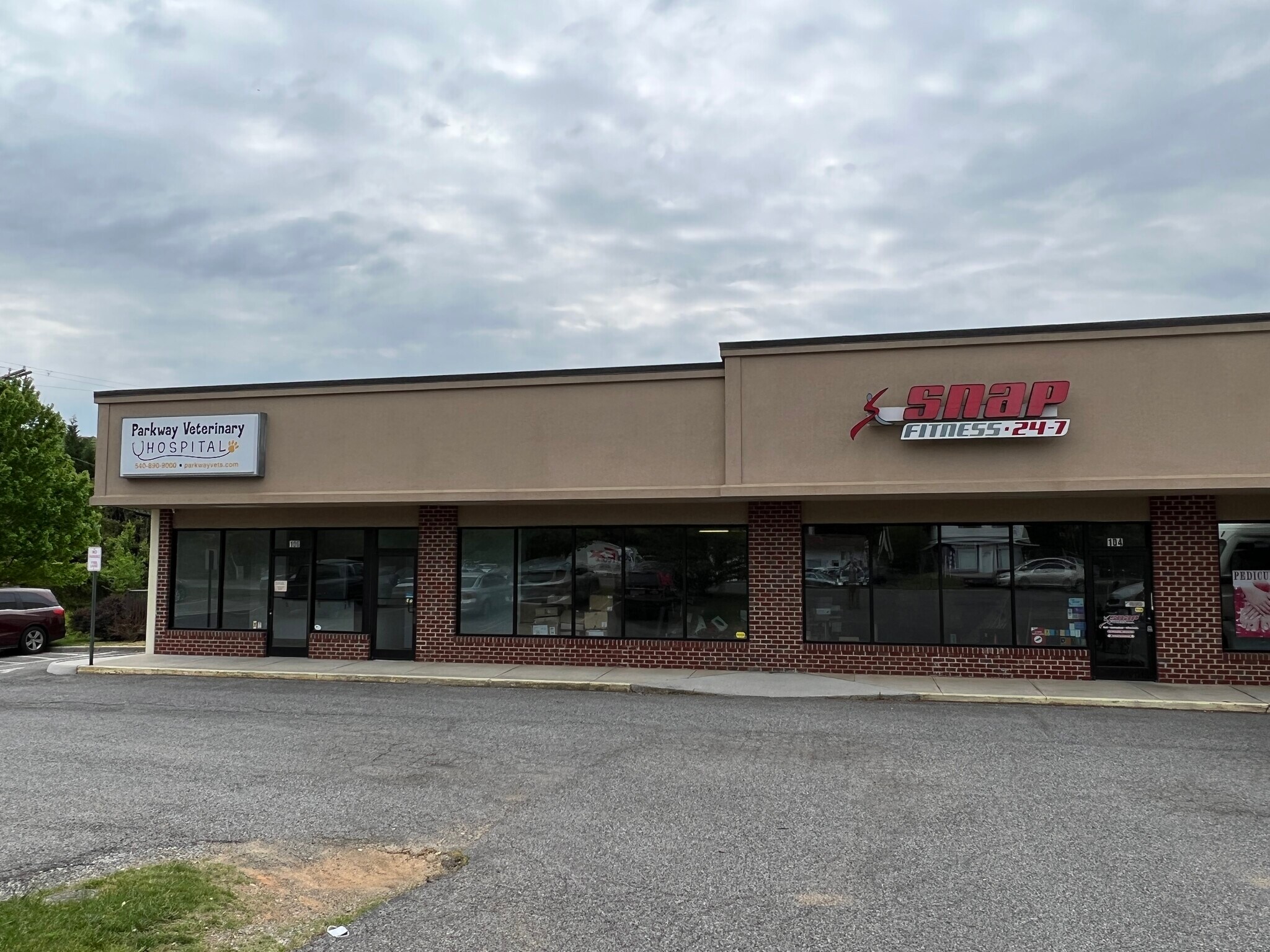 2445 E Washington Ave, Vinton, VA for lease Building Photo- Image 1 of 4