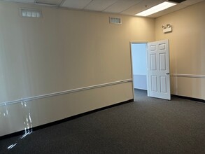 1320-1372 W Algonquin Rd, Arlington Heights, IL for lease Interior Photo- Image 2 of 3