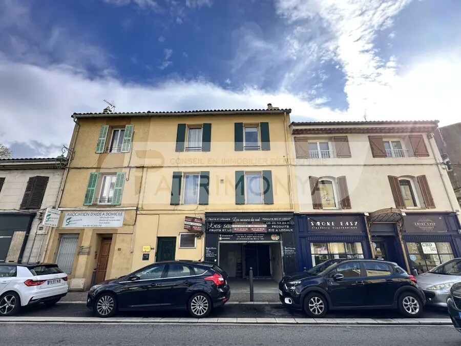 Retail in Marseille for lease Building Photo- Image 1 of 4