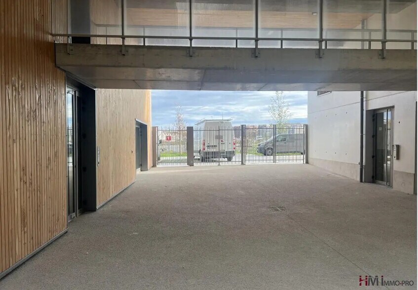 Flex in Rouen for sale - Building Photo - Image 3 of 4