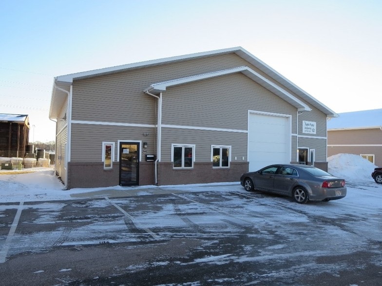 Flex in Onalaska, WI for sale - Primary Photo - Image 1 of 1