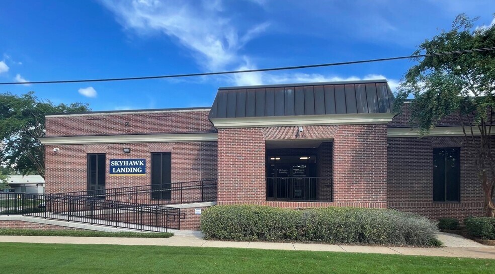 1006 3rd Ave, West Point, GA 31833