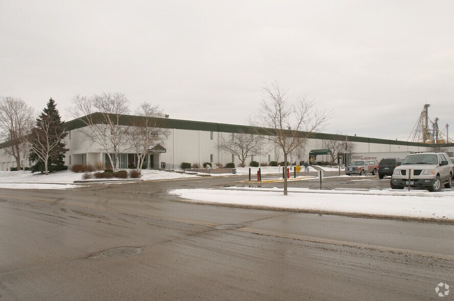 411 Farwell Ave, South Saint Paul, MN for lease - Building Photo - Image 2 of 12