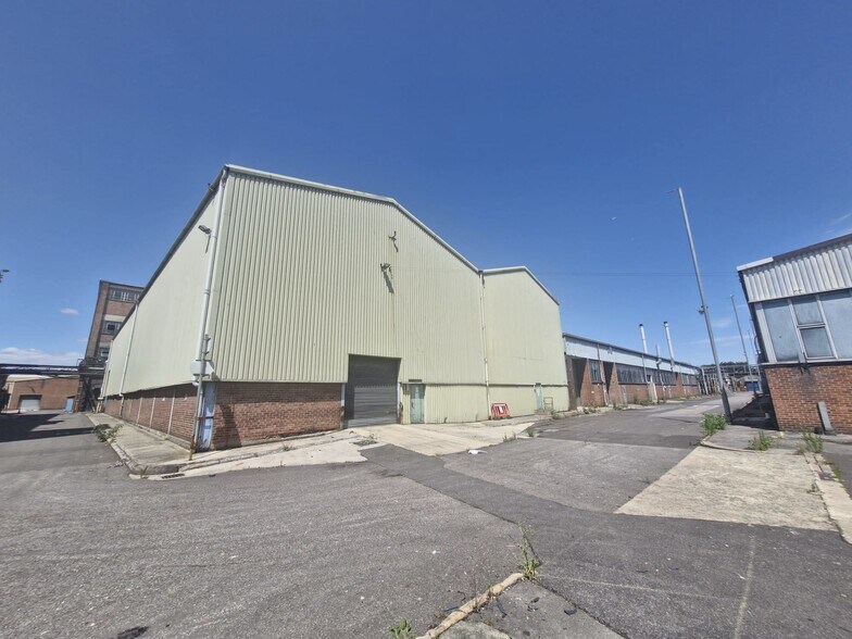 37 Bath Rd, Melksham for lease - Building Photo - Image 1 of 4
