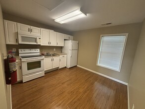 1005 Sophia St, Fredericksburg, VA for lease Interior Photo- Image 2 of 5