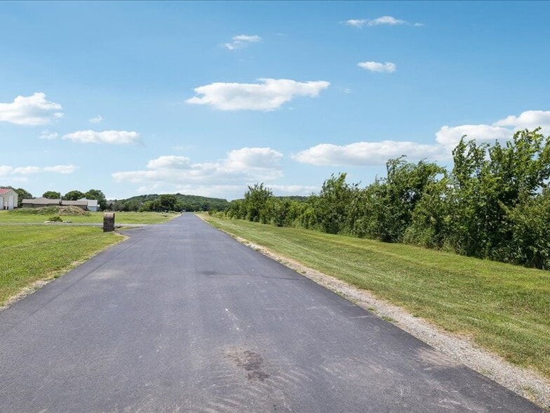 5763 Lakeview Dr, Mounds, OK for sale - Building Photo - Image 2 of 11