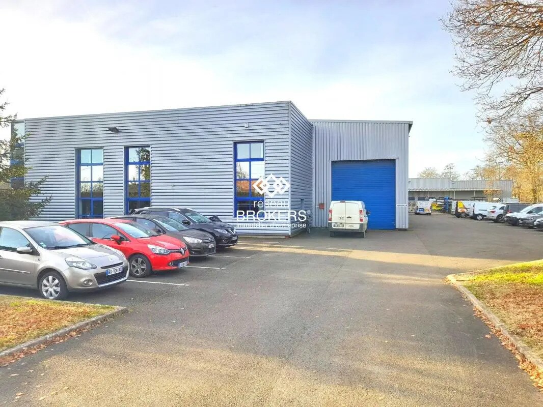 Flex in Jargeau for lease Building Photo- Image 1 of 15