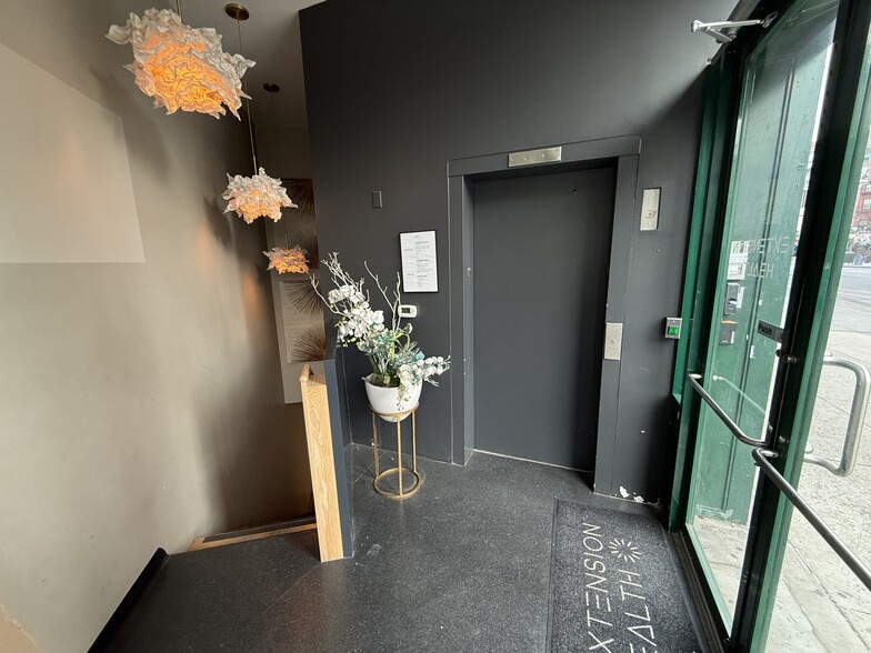 160 Seventh Ave S, New York, NY for sale - Building Photo - Image 3 of 9