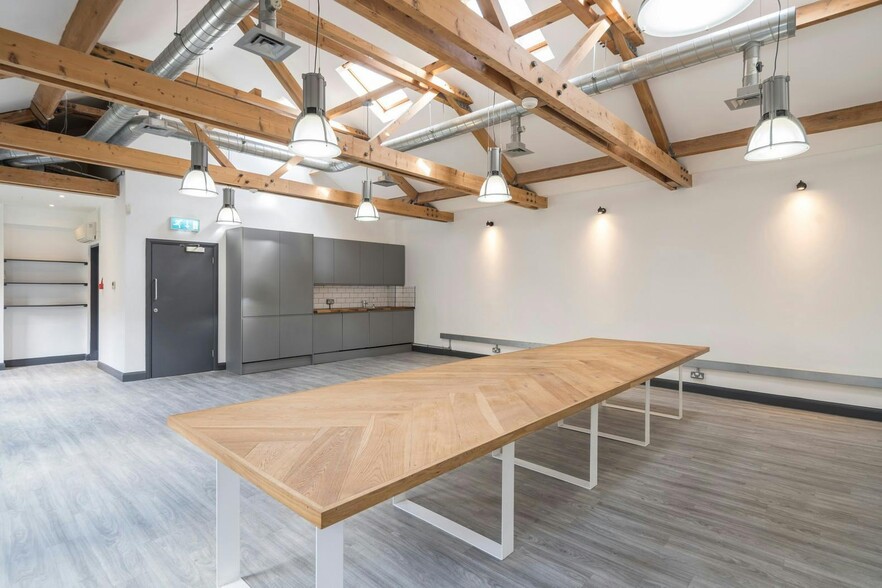 1-3A Chapel Pl, London for lease - Interior Photo - Image 3 of 10