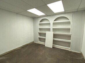 67 Cardiff Rd, Caerphilly for lease Interior Photo- Image 2 of 4