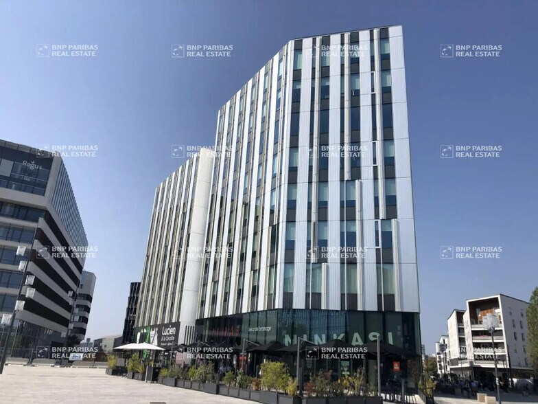 Office in Villeurbanne for lease - Building Photo - Image 2 of 48