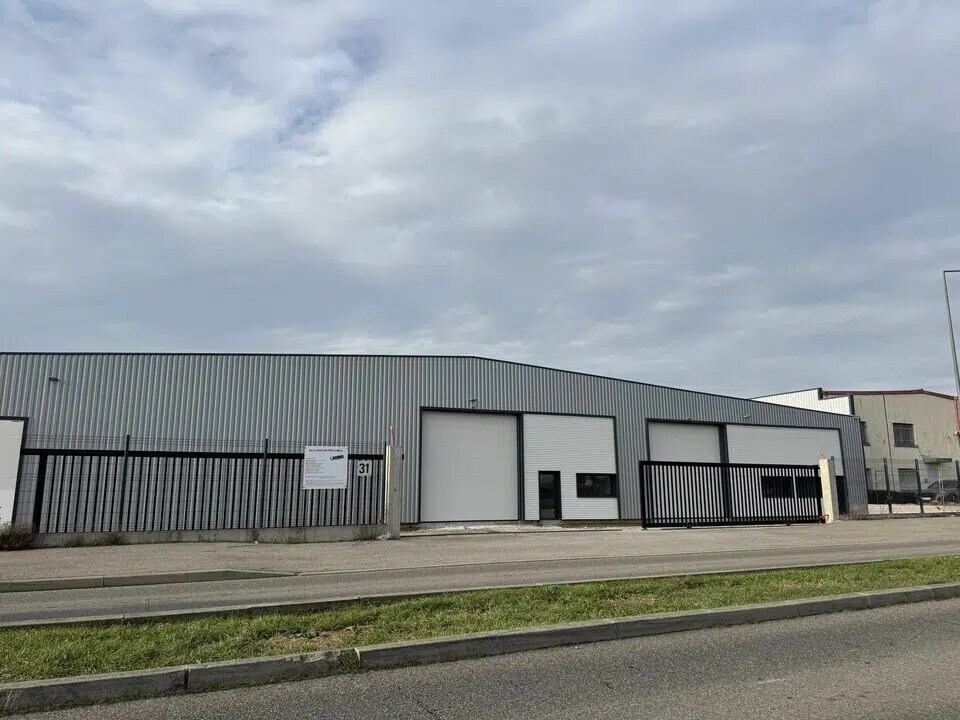 Flex in Genas for lease Building Photo- Image 1 of 8