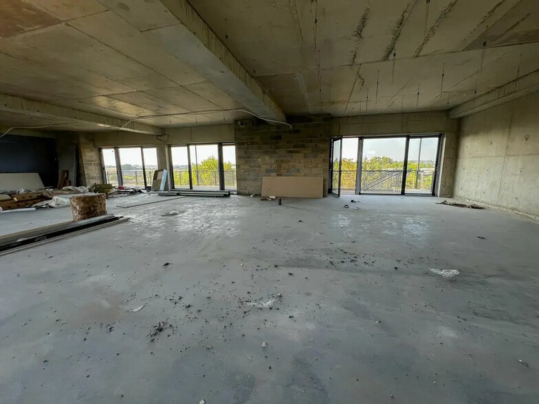 Office in Avignon for lease - Building Photo - Image 3 of 6