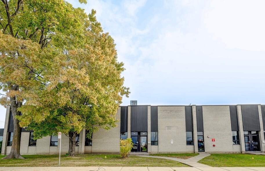 731-749 Av Meloche, Dorval, QC for lease - Building Photo - Image 2 of 8