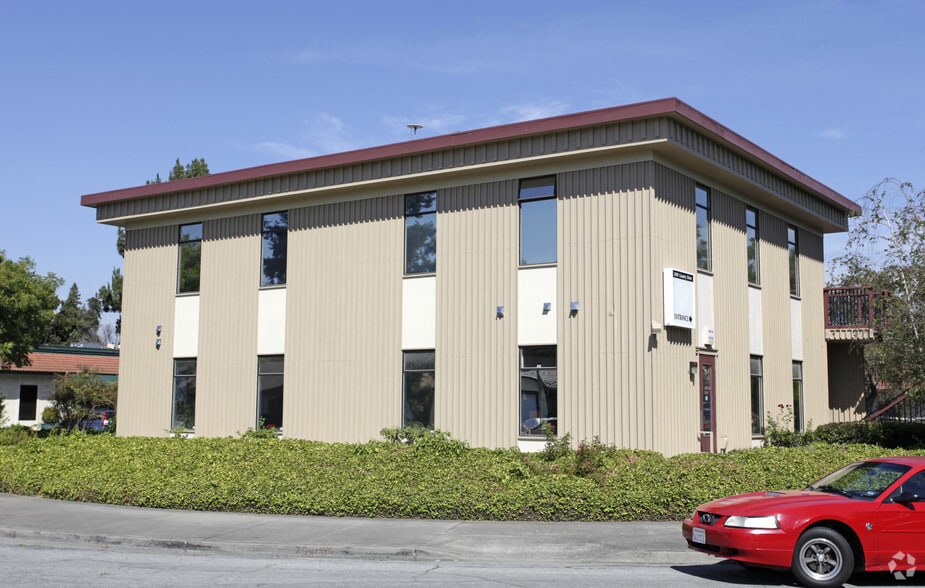 2400 Country Dr, Fremont, CA for sale - Primary Photo - Image 1 of 3