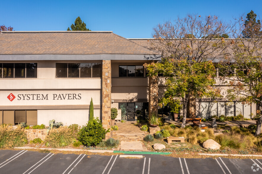 1570 Brookhollow Dr, Santa Ana, CA for lease - Building Photo - Image 1 of 15