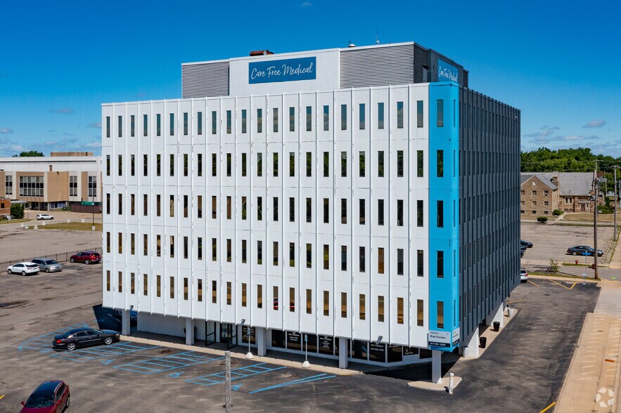 1100 W Saginaw St, Lansing, MI for sale - Primary Photo - Image 1 of 1