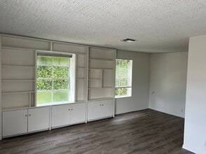 337 S Beverly Dr, Beverly Hills, CA for lease Interior Photo- Image 2 of 6