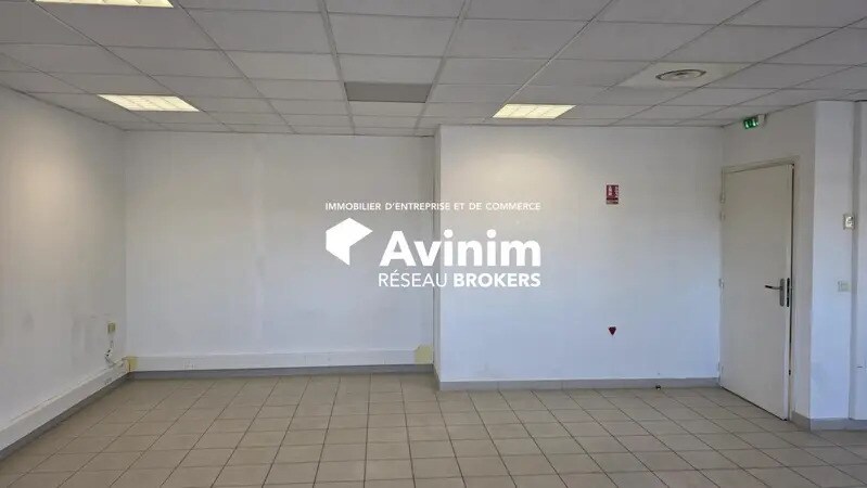 Office in Lunel for lease - Interior Photo - Image 3 of 5