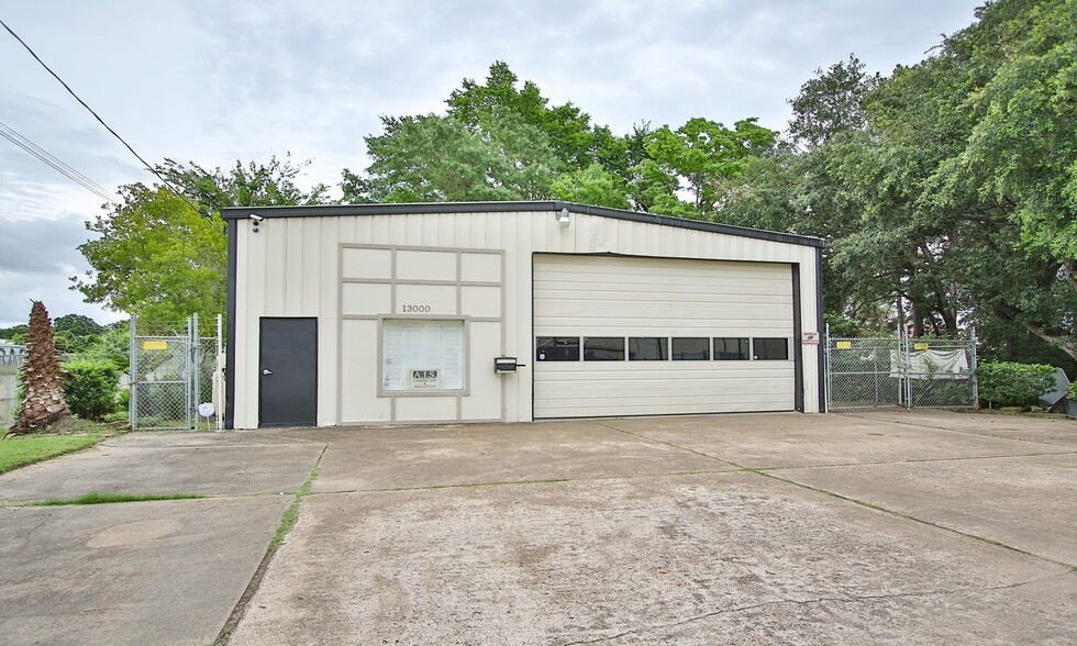 13000 Schroeder Rd, Houston, TX for sale - Building Photo - Image 2 of 8