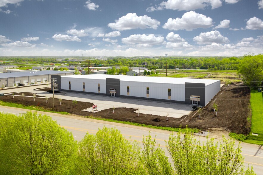 551 60th Ave SW, Cedar Rapids, IA for sale - Building Photo - Image 1 of 1