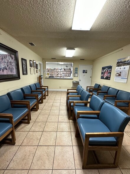 927 E Main St, Uvalde, TX for sale - Interior Photo - Image 2 of 4