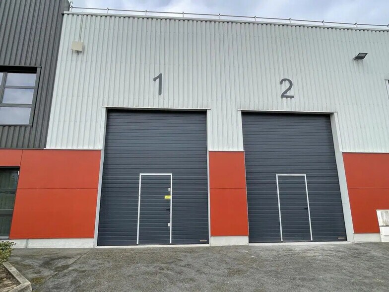 Industrial in Gellainville for lease - Building Photo - Image 1 of 12