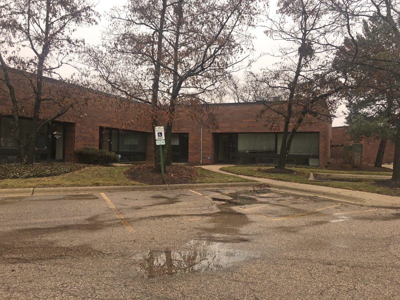 911 N Plum Grove Rd, Schaumburg, IL for sale Primary Photo- Image 1 of 1