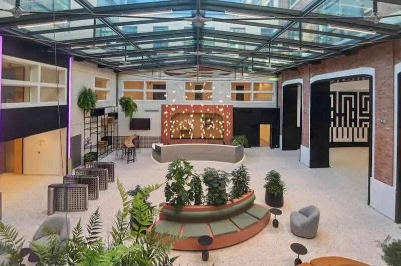 Office in Clichy for lease - Building Photo - Image 3 of 9