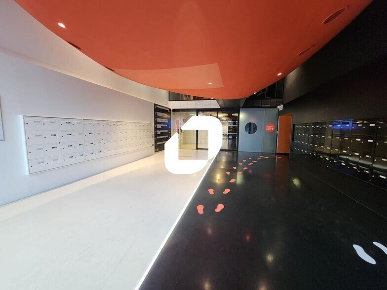 Office in Paris for lease - Building Photo - Image 3 of 17