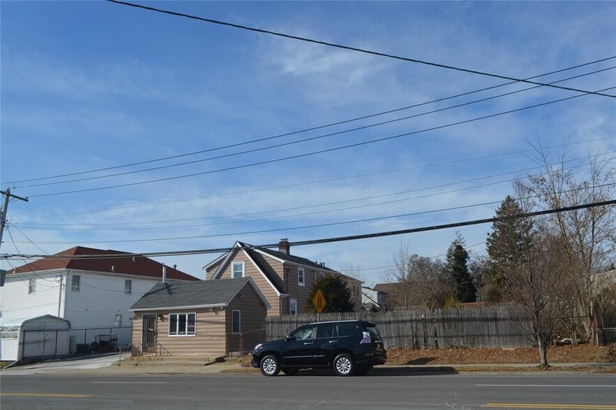 837 Willis Ave, Albertson, NY for sale - Building Photo - Image 3 of 7