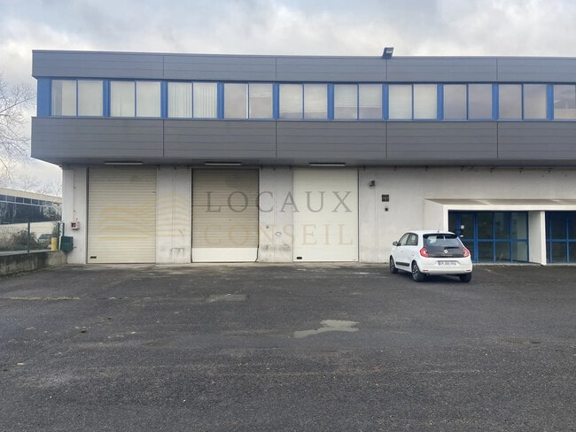 Location Local d'activités 1 243 m²