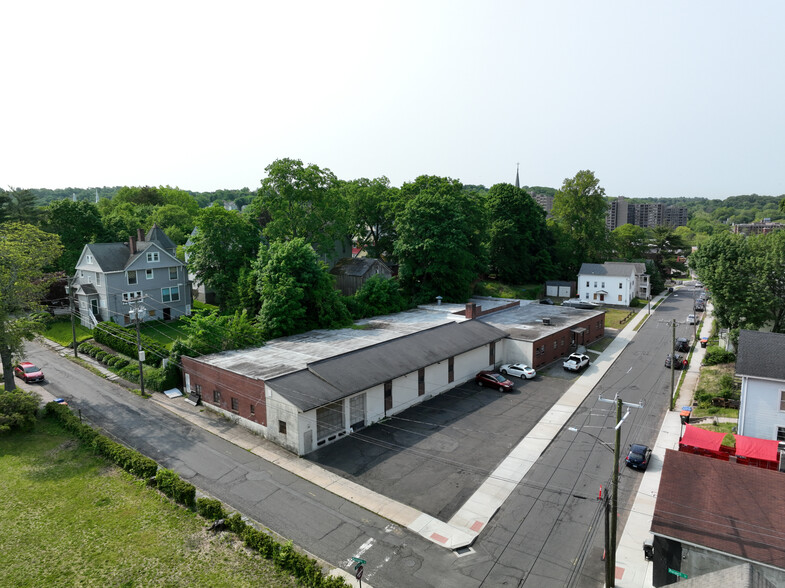 141 Grove St, Meriden, CT for lease - Building Photo - Image 1 of 16