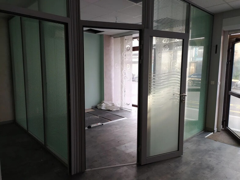 32 Rue Geoffroy-Saint-Hilaire, Paris for lease - Interior Photo - Image 2 of 4