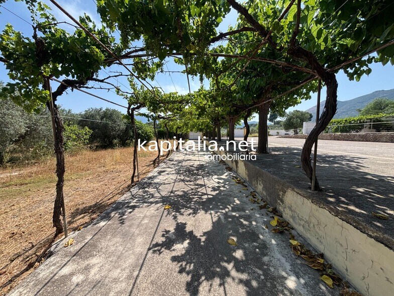 Retail in Gaianes for sale - Building Photo - Image 3 of 45