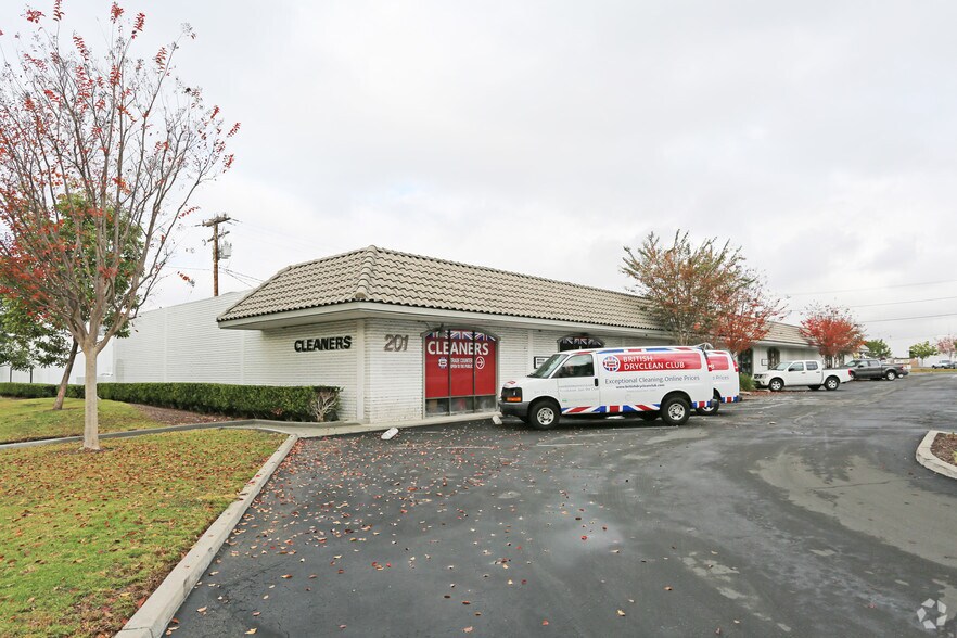 201 W Dyer Rd, Santa Ana, CA 92707 Industrial for Lease