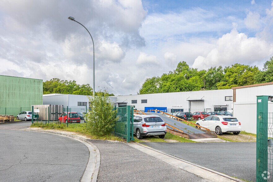 5 Allée Jacqueline Auriol, Eysines for lease - Building Photo - Image 2 of 11