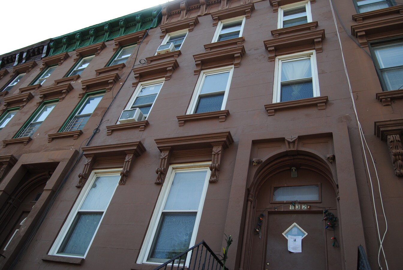 132 Macon St, Brooklyn, NY 11216