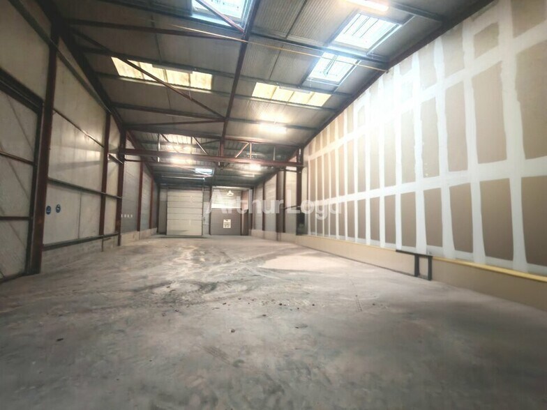 Industrial in Saint-Memmie for lease - Interior Photo - Image 3 of 10