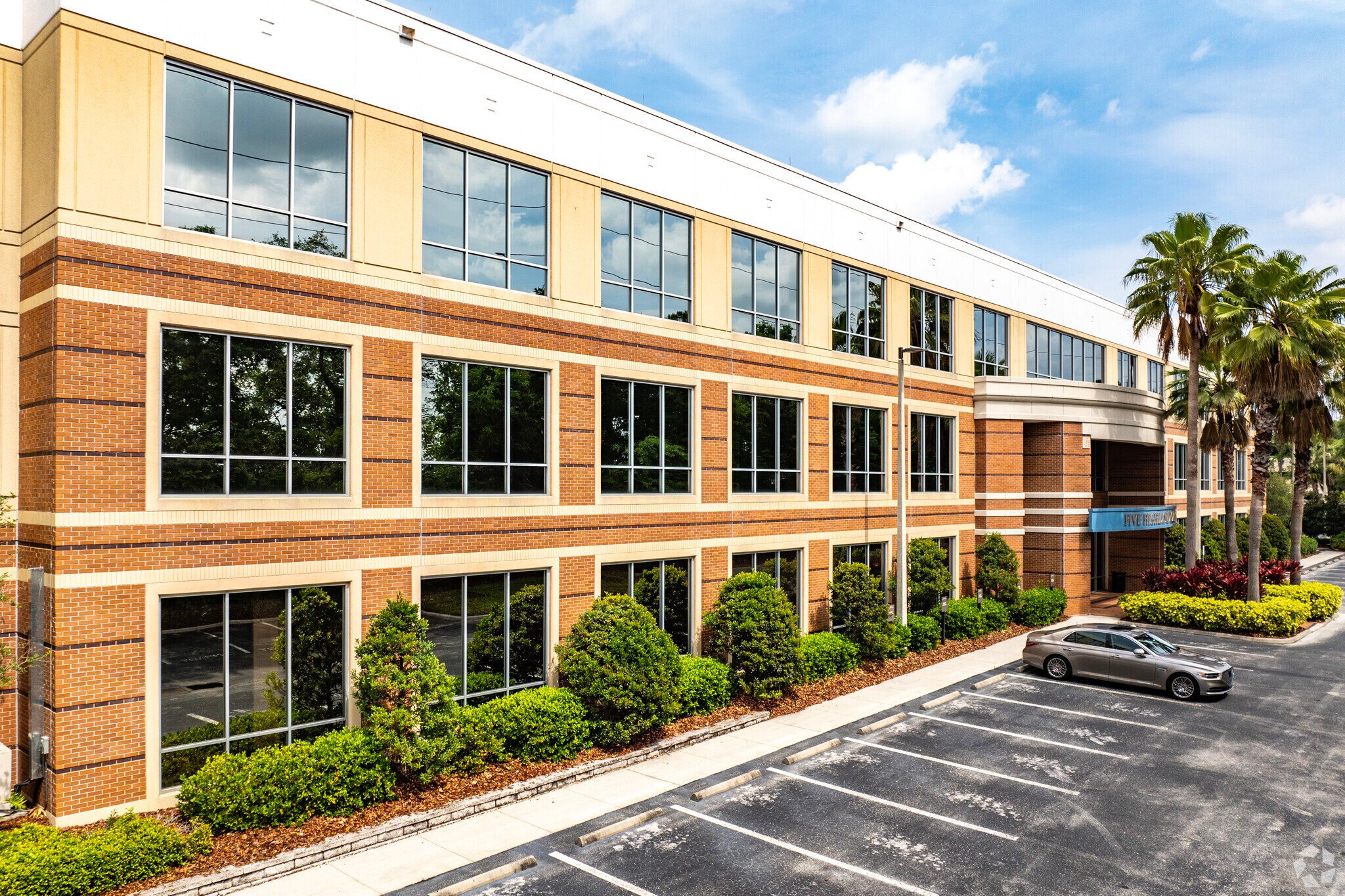 10401 Highland Manor Dr, Tampa, FL for sale Primary Photo- Image 1 of 1