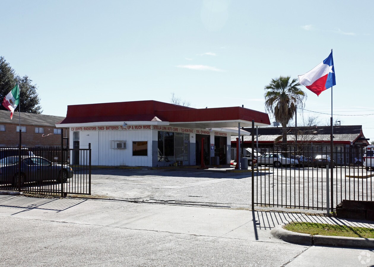 9801 Stella Link Rd, Houston, TX 77025