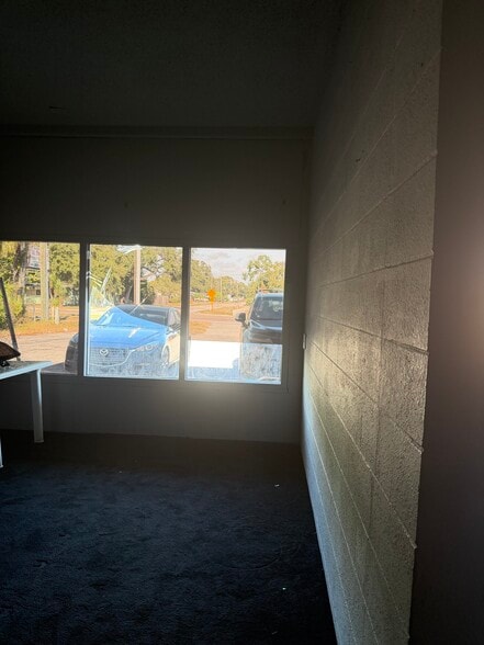 6798 46th Ave N, Saint Petersburg, FL for lease - Interior Photo - Image 2 of 11