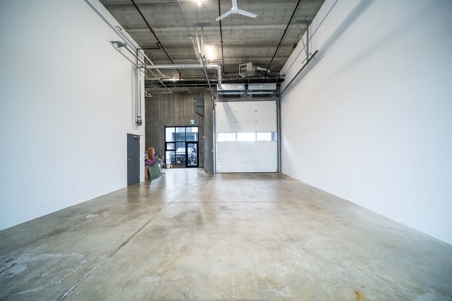 9123 Bentley St, Vancouver, BC for lease - Interior Photo - Image 3 of 15