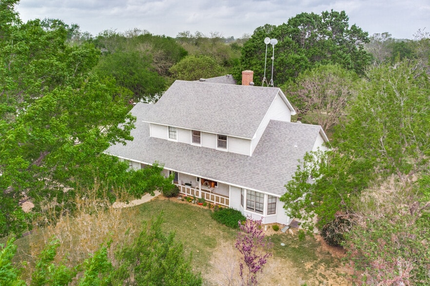 11217 Foutch Rd, Pilot Point, TX for sale - Building Photo - Image 2 of 8