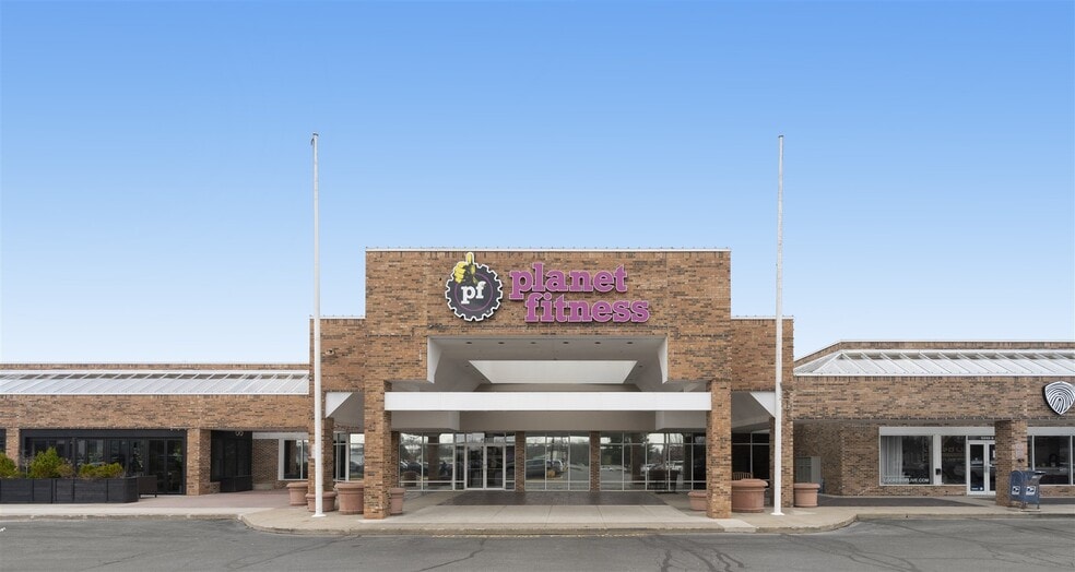 6306-6410 W Jefferson Blvd, Fort Wayne, IN for lease - Building Photo - Image 3 of 14