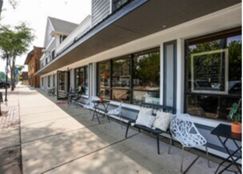 330-336 E Main St, Twin Lakes, WI for lease - Building Photo - Image 2 of 4