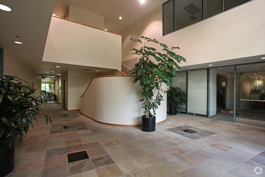 3430 E Sunrise Dr, Tucson, AZ for lease - Lobby - Image 3 of 12